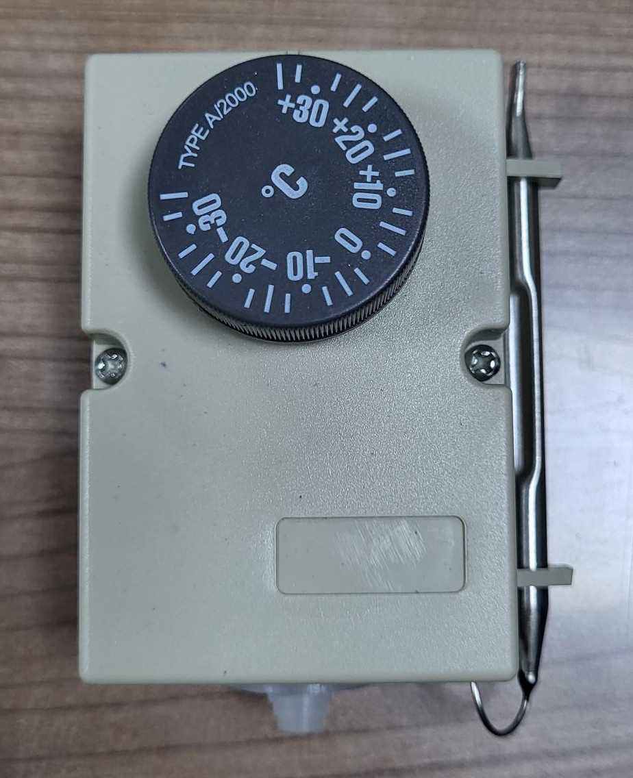 THERMOSTAT UNIVERSEL DE TYPE A2000 AVEC SONDE